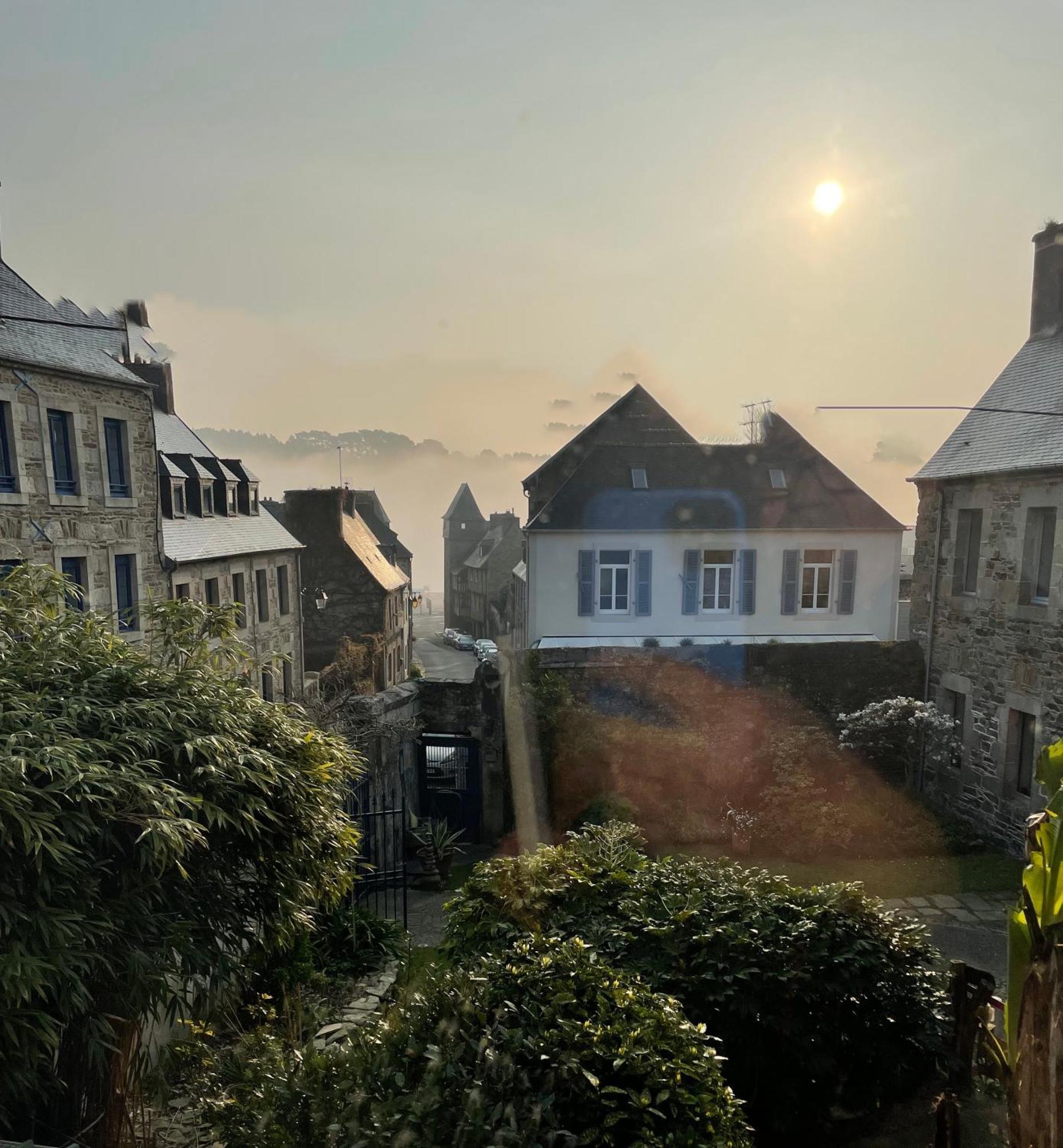 Appartement De 1634 Avec Balcon Au Sud Sur Jardin En Plein Coeur Historique Tréguier Exterior foto
